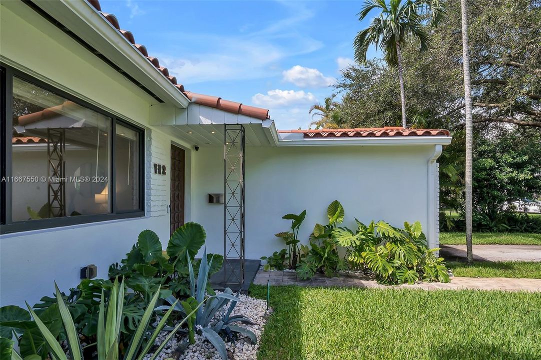 For Sale: $1,250,000 (3 beds, 2 baths, 1800 Square Feet)