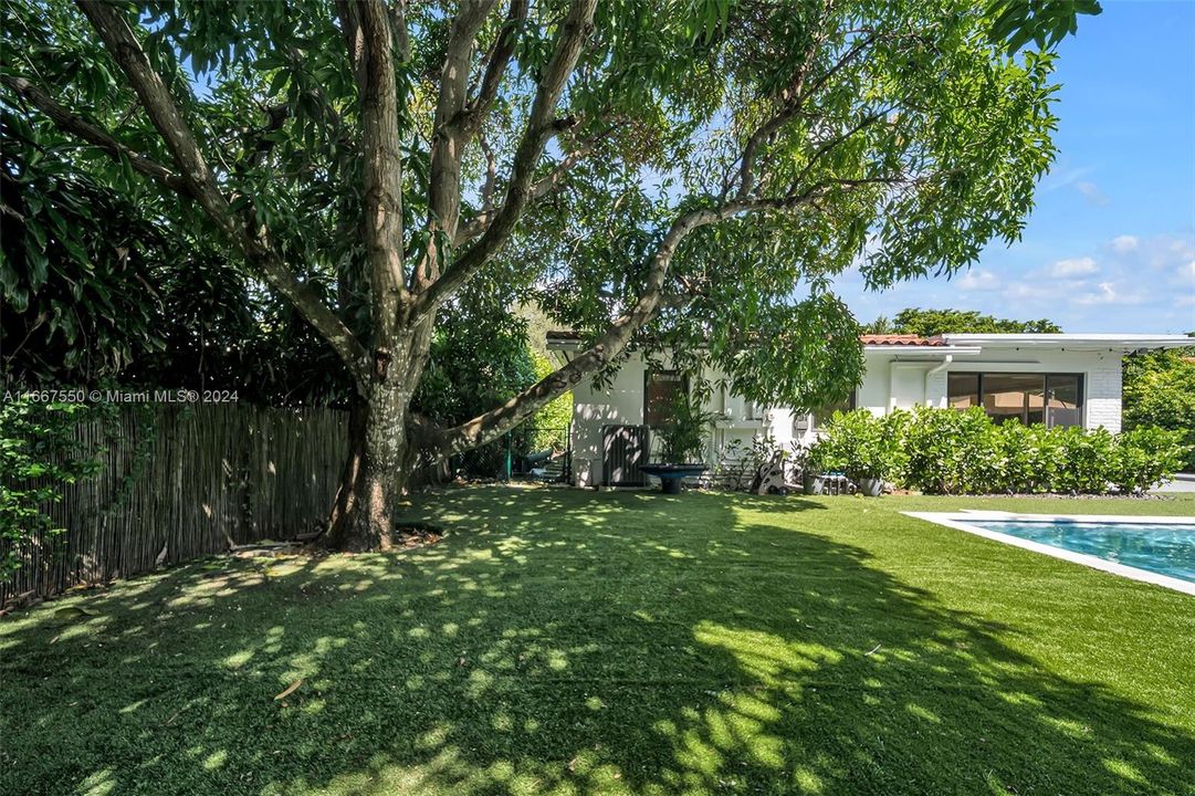 For Sale: $1,250,000 (3 beds, 2 baths, 1800 Square Feet)