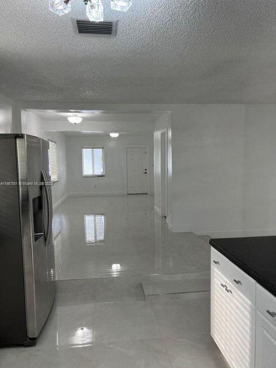 For Rent: $3,600 (3 beds, 1 baths, 2332 Square Feet)