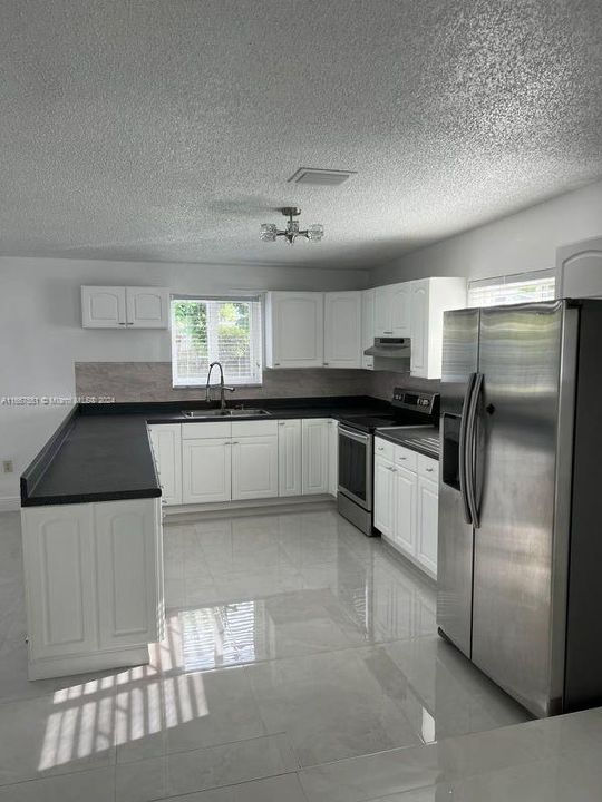 For Rent: $3,600 (3 beds, 1 baths, 2332 Square Feet)