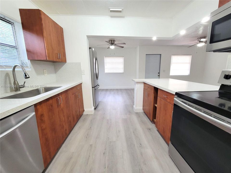 En Venta: $379,000 (3 camas, 2 baños, 988 Pies cuadrados)