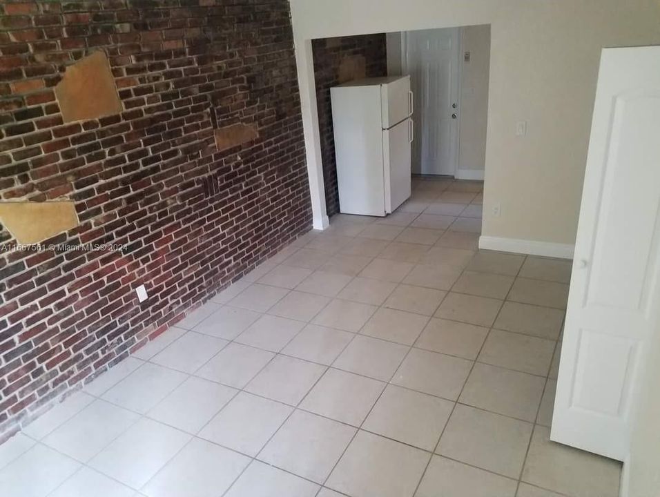 For Rent: $1,300 (0 beds, 1 baths, 1799 Square Feet)