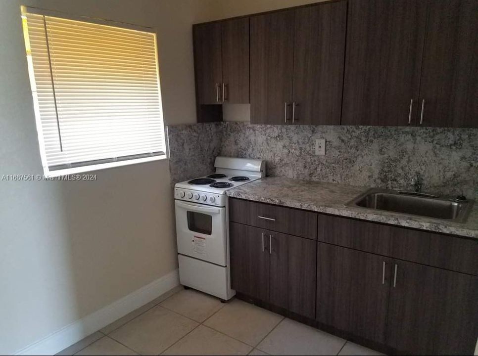 For Rent: $1,300 (0 beds, 1 baths, 1799 Square Feet)