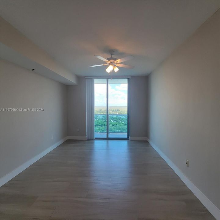 For Rent: $2,550 (2 beds, 2 baths, 954 Square Feet)