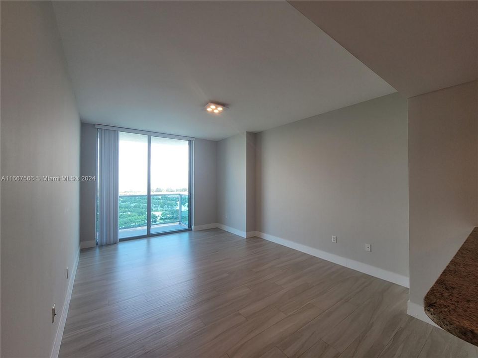 For Rent: $2,550 (2 beds, 2 baths, 954 Square Feet)