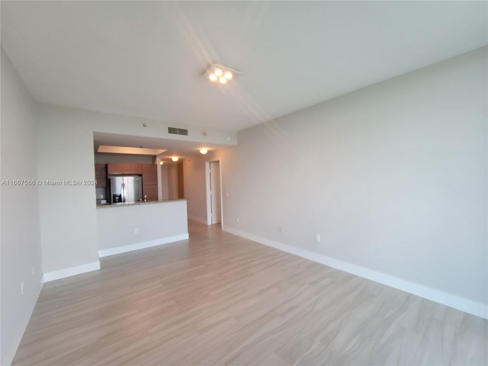 For Rent: $2,550 (2 beds, 2 baths, 954 Square Feet)