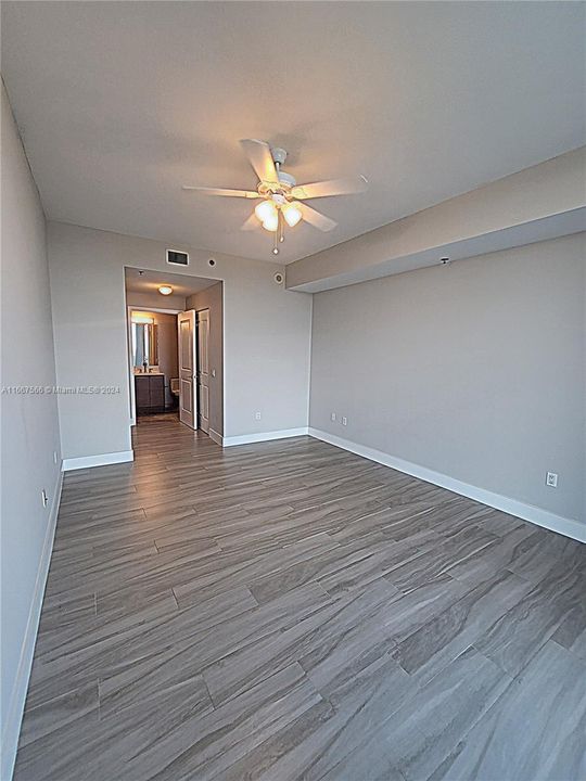 For Rent: $2,550 (2 beds, 2 baths, 954 Square Feet)