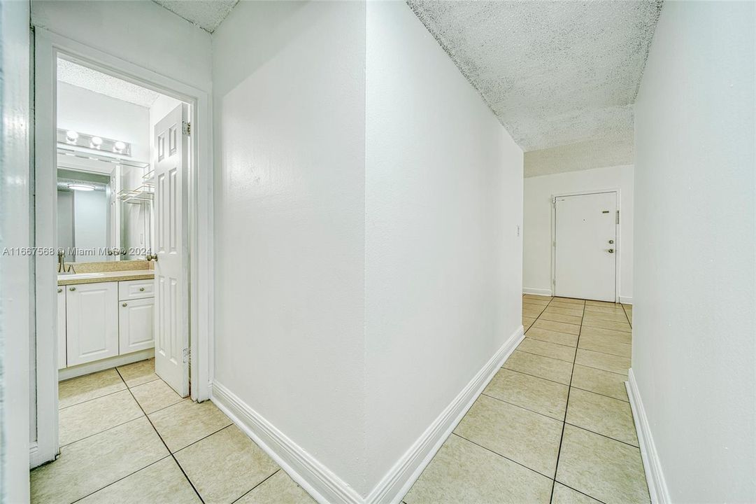 For Rent: $2,500 (2 beds, 2 baths, 1061 Square Feet)