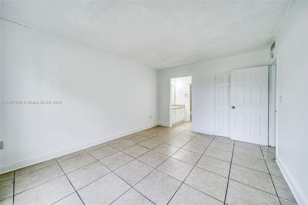 For Rent: $2,500 (2 beds, 2 baths, 1061 Square Feet)