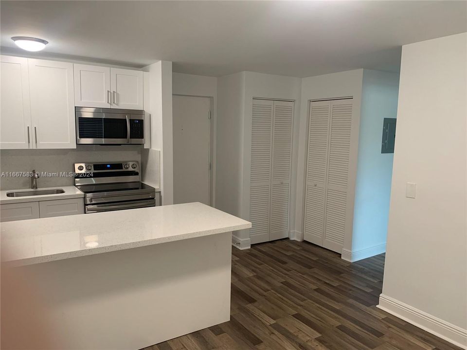 For Rent: $2,100 (1 beds, 1 baths, 585 Square Feet)