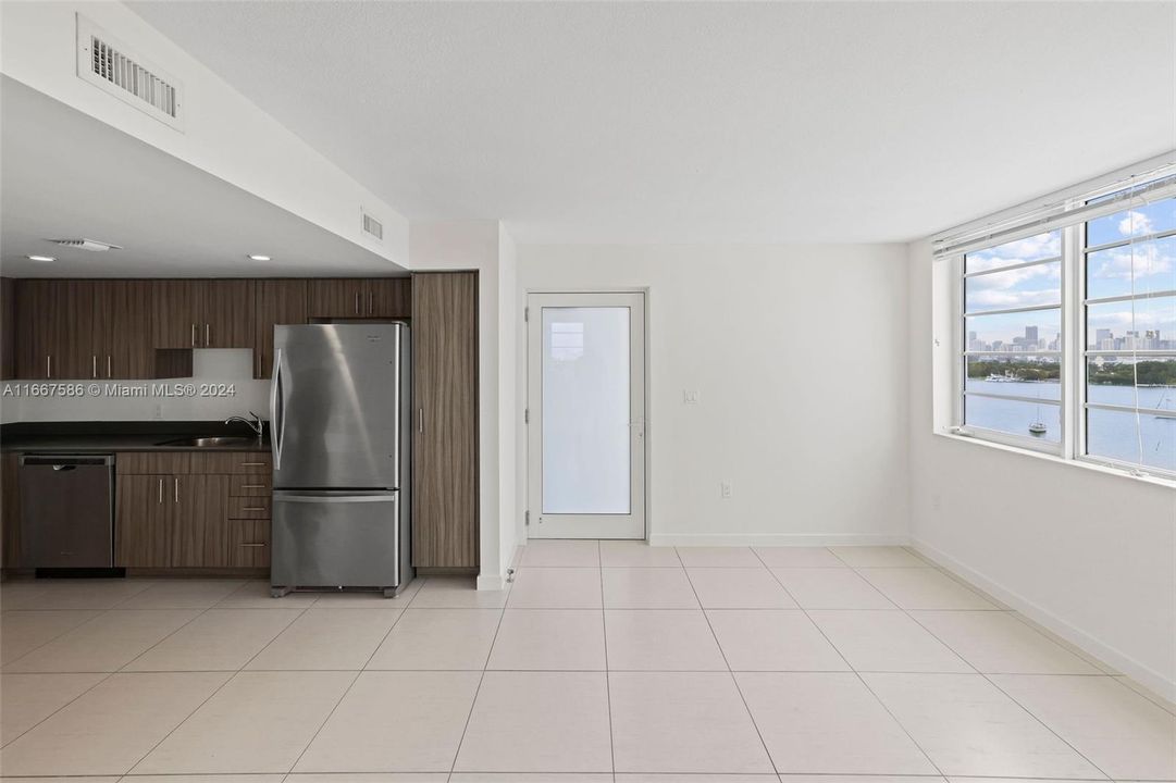 For Rent: $5,068 (2 beds, 2 baths, 1486 Square Feet)