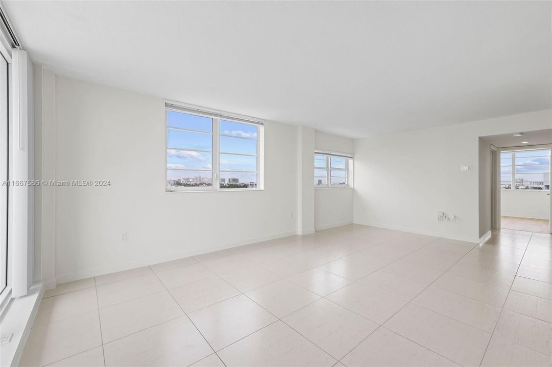 For Rent: $5,068 (2 beds, 2 baths, 1486 Square Feet)