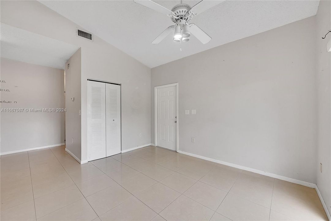 For Sale: $269,000 (2 beds, 2 baths, 854 Square Feet)