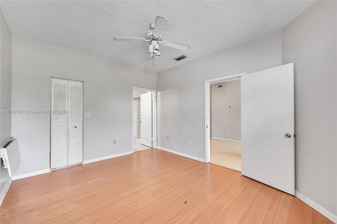 For Sale: $269,000 (2 beds, 2 baths, 854 Square Feet)