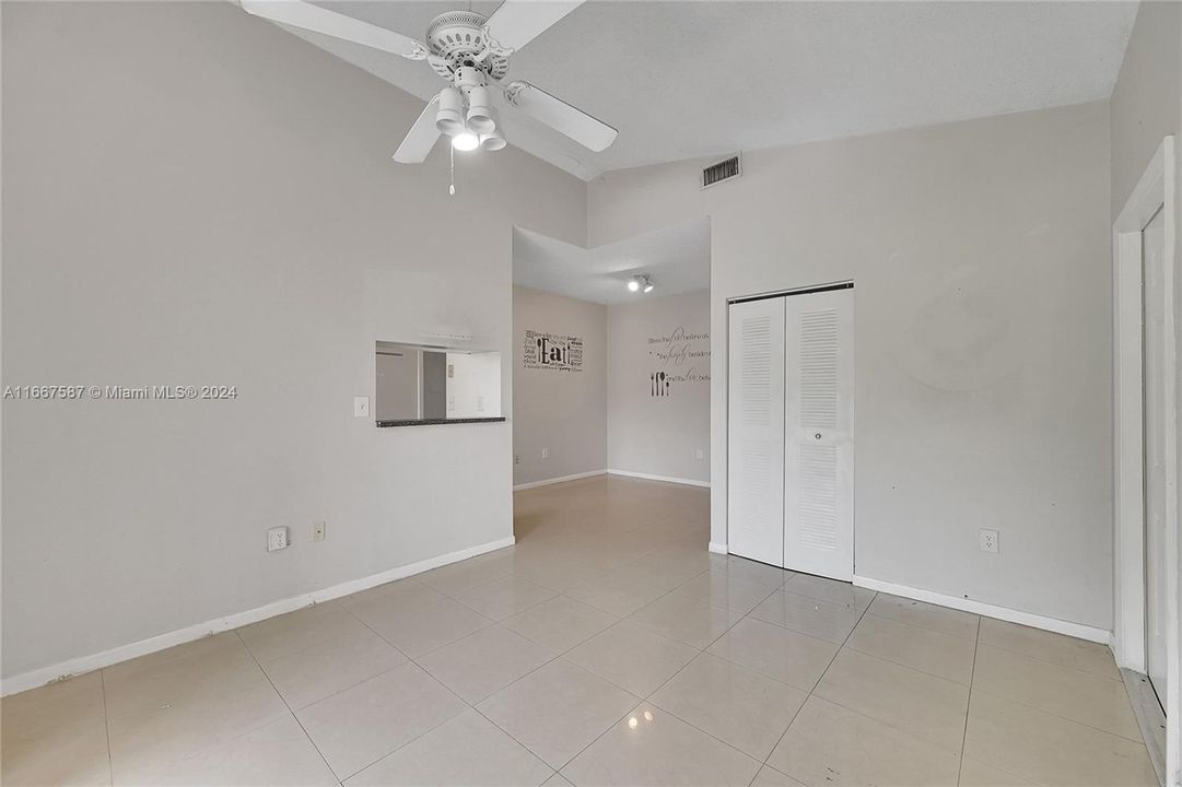 For Sale: $269,000 (2 beds, 2 baths, 854 Square Feet)