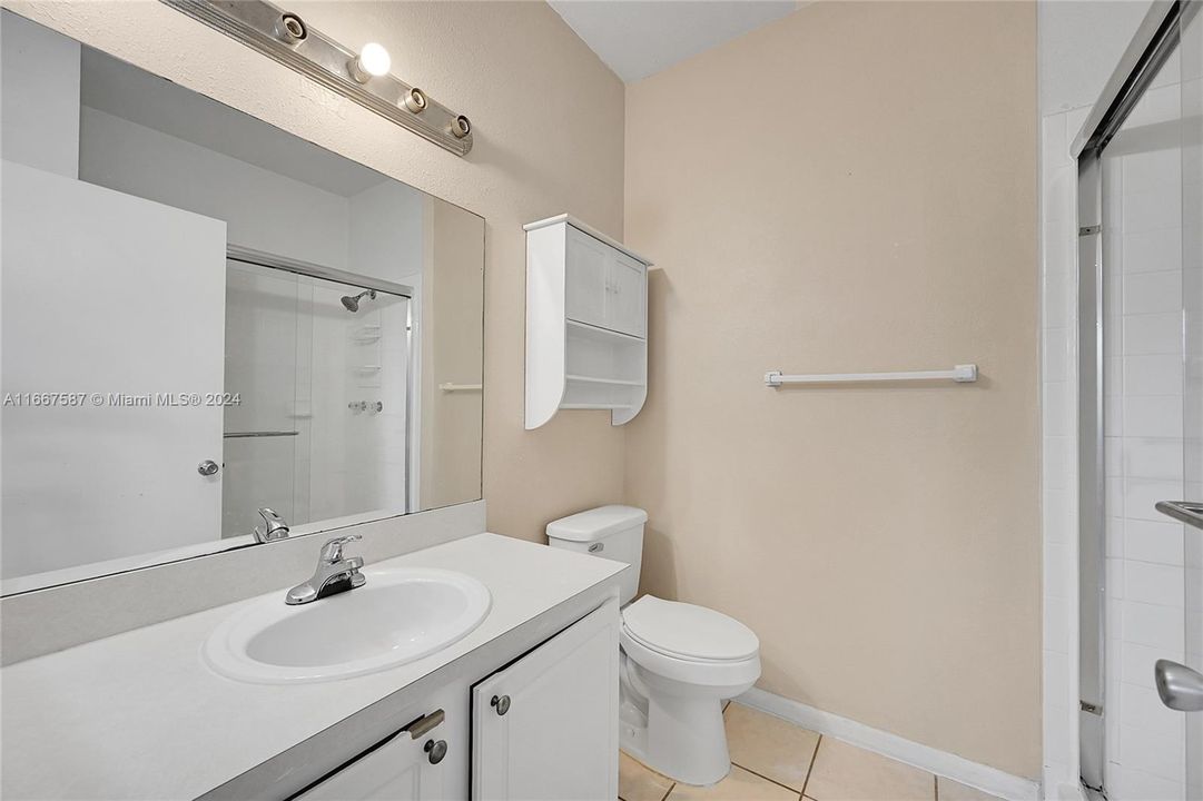 For Sale: $269,000 (2 beds, 2 baths, 854 Square Feet)