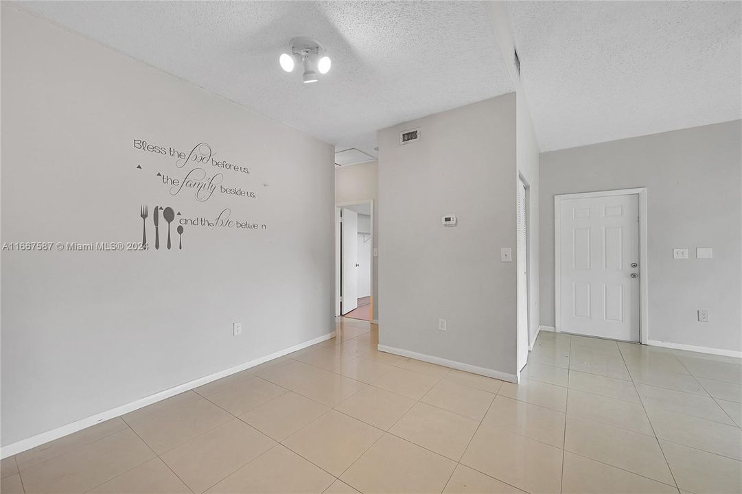 For Sale: $269,000 (2 beds, 2 baths, 854 Square Feet)