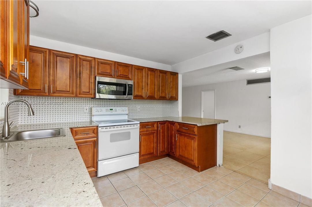 For Rent: $2,100 (2 beds, 2 baths, 1020 Square Feet)