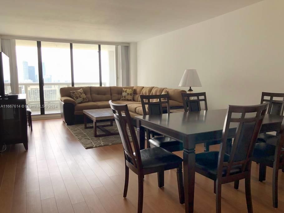 For Sale: $445,000 (1 beds, 1 baths, 1066 Square Feet)