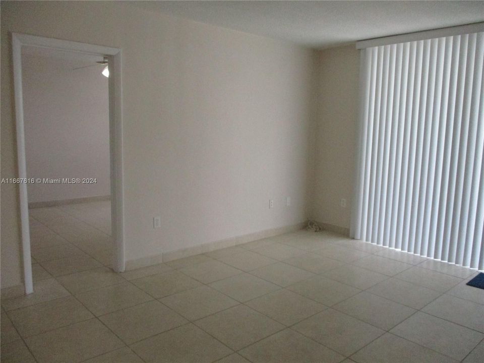 For Sale: $245,000 (1 beds, 1 baths, 768 Square Feet)