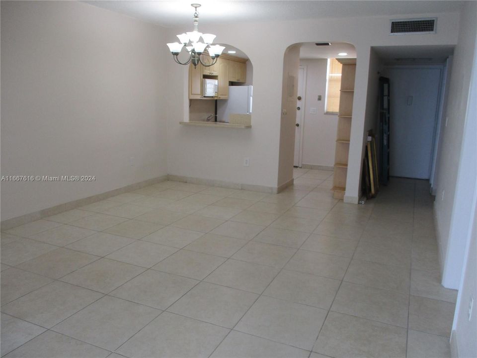 For Sale: $245,000 (1 beds, 1 baths, 768 Square Feet)