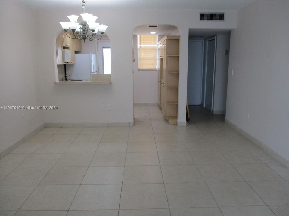 For Sale: $245,000 (1 beds, 1 baths, 768 Square Feet)