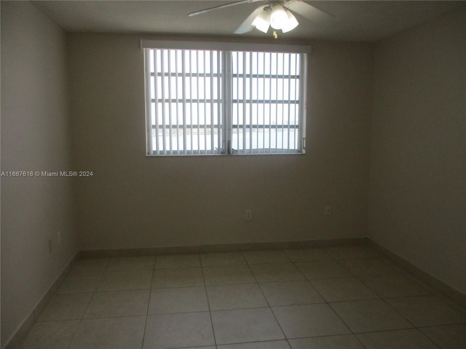 For Sale: $245,000 (1 beds, 1 baths, 768 Square Feet)