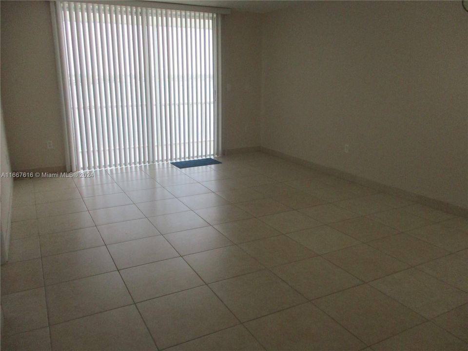 For Sale: $245,000 (1 beds, 1 baths, 768 Square Feet)