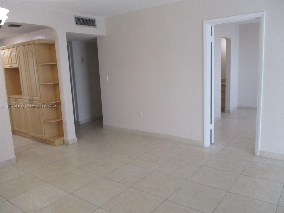 For Sale: $245,000 (1 beds, 1 baths, 768 Square Feet)