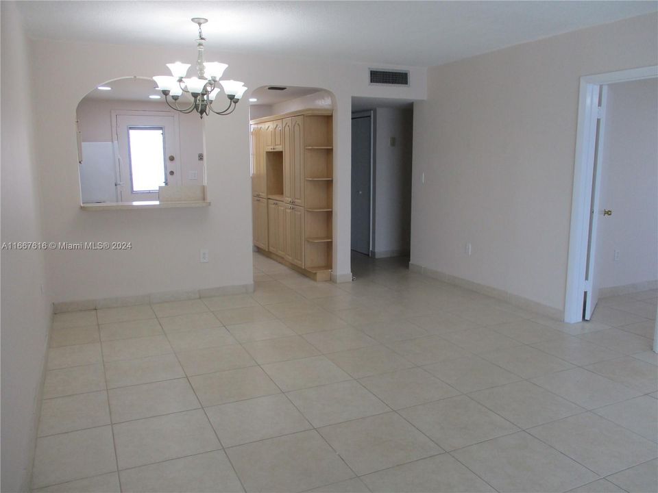 For Sale: $245,000 (1 beds, 1 baths, 768 Square Feet)