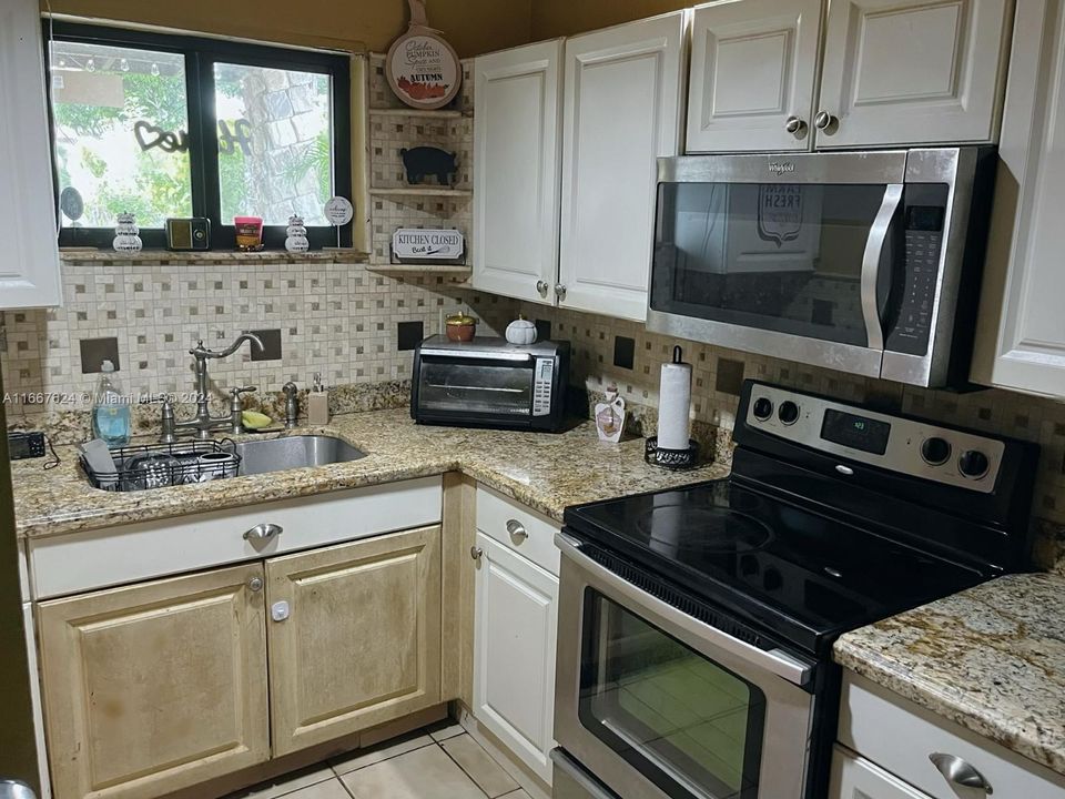 For Sale: $450,000 (3 beds, 2 baths, 1113 Square Feet)