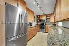 Recently Sold: $787,000 (2 beds, 2 baths, 1402 Square Feet)