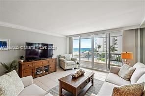 Recently Sold: $787,000 (2 beds, 2 baths, 1402 Square Feet)