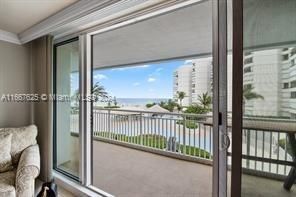 Active With Contract: $787,000 (2 beds, 2 baths, 1402 Square Feet)