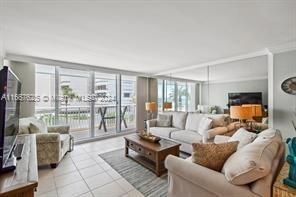 Recently Sold: $787,000 (2 beds, 2 baths, 1402 Square Feet)