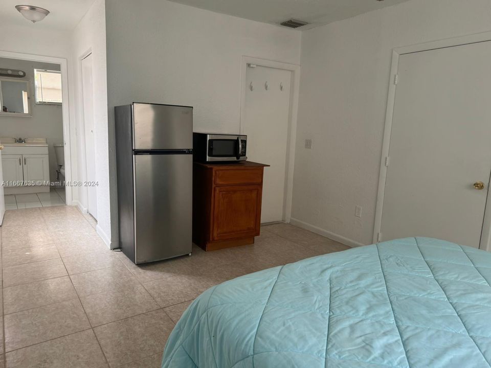 For Rent: $1,100 (1 beds, 1 baths, 1308 Square Feet)