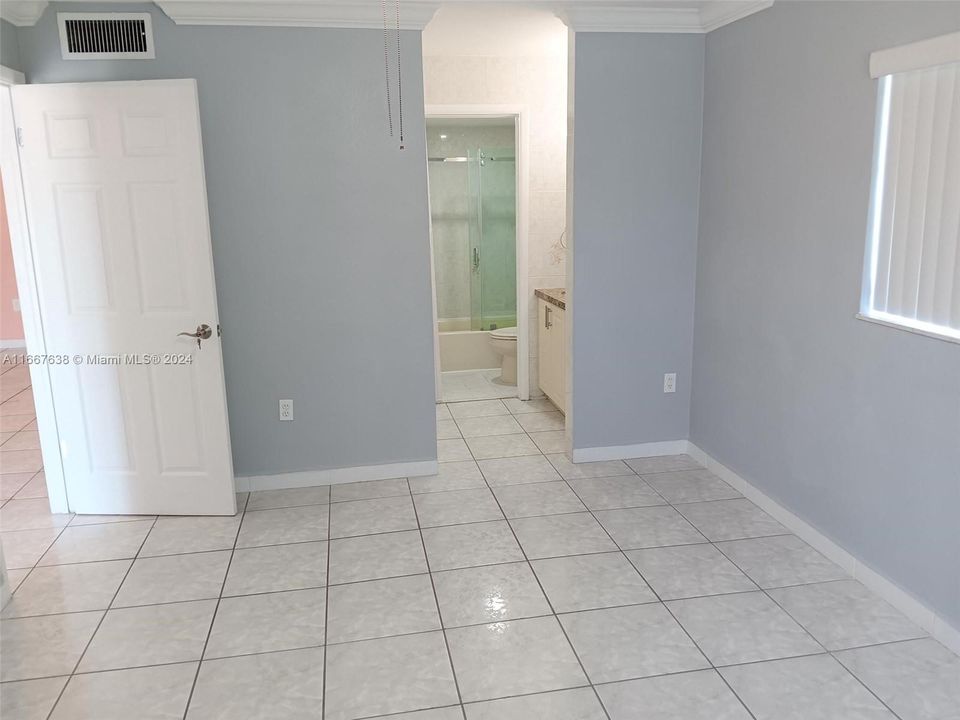 For Rent: $2,675 (2 beds, 2 baths, 1000 Square Feet)