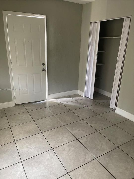 For Rent: $1,300 (0 beds, 1 baths, 350 Square Feet)