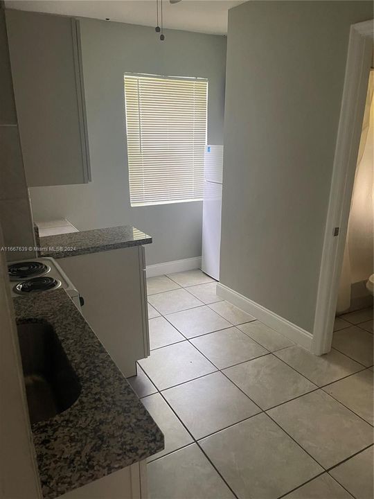 For Rent: $1,300 (0 beds, 1 baths, 350 Square Feet)