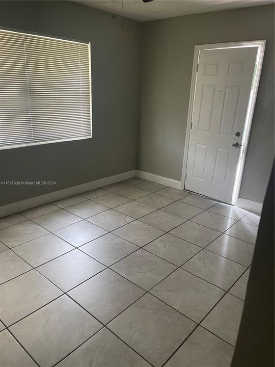 For Rent: $1,300 (0 beds, 1 baths, 350 Square Feet)