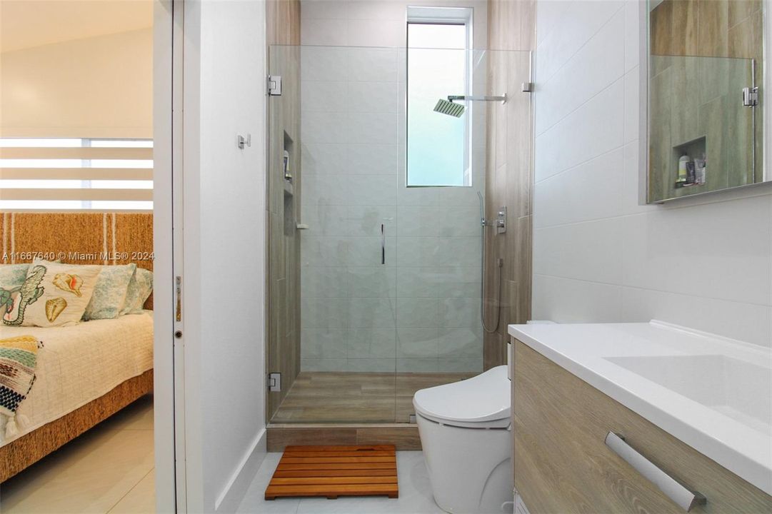 Secondary On-Suite Bathroom