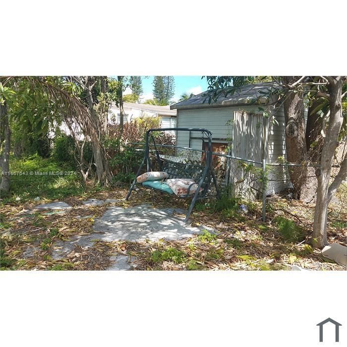 For Rent: $3,000 (4 beds, 2 baths, 1425 Square Feet)