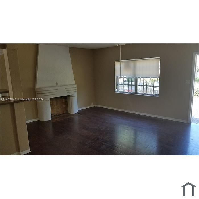 For Rent: $3,000 (4 beds, 2 baths, 1425 Square Feet)