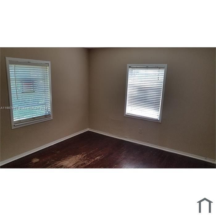 For Rent: $3,000 (4 beds, 2 baths, 1425 Square Feet)