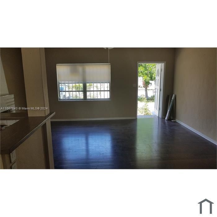 For Rent: $3,000 (4 beds, 2 baths, 1425 Square Feet)