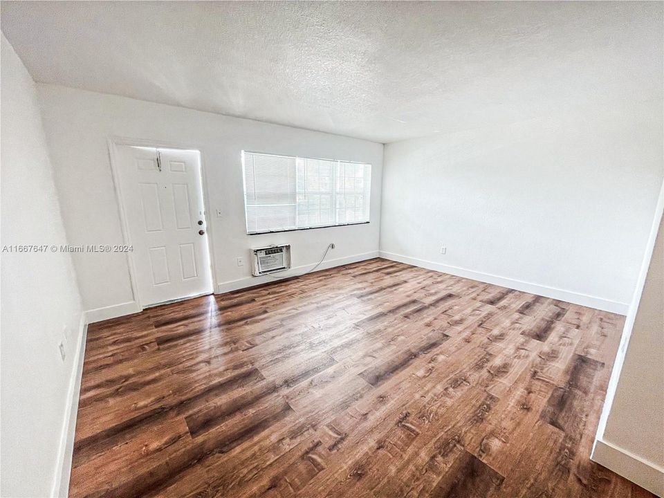 For Rent: $1,500 (1 beds, 1 baths, 653 Square Feet)