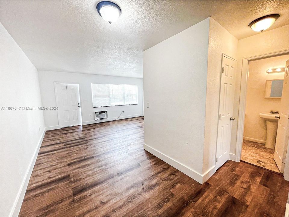 For Rent: $1,500 (1 beds, 1 baths, 653 Square Feet)