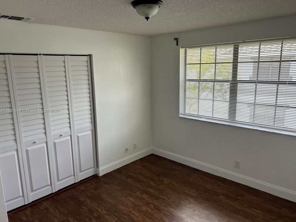 For Rent: $2,600 (3 beds, 2 baths, 1305 Square Feet)