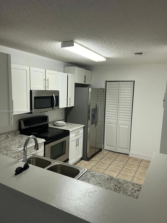 For Rent: $2,600 (3 beds, 2 baths, 1305 Square Feet)