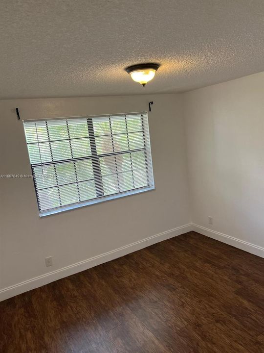 For Rent: $2,600 (3 beds, 2 baths, 1305 Square Feet)